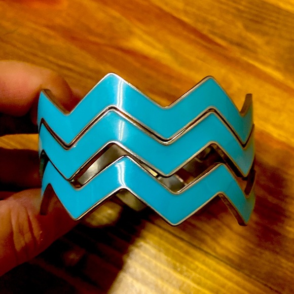 Women’s Turquoise Bangle Bracelet Set - Picture 2 of 4